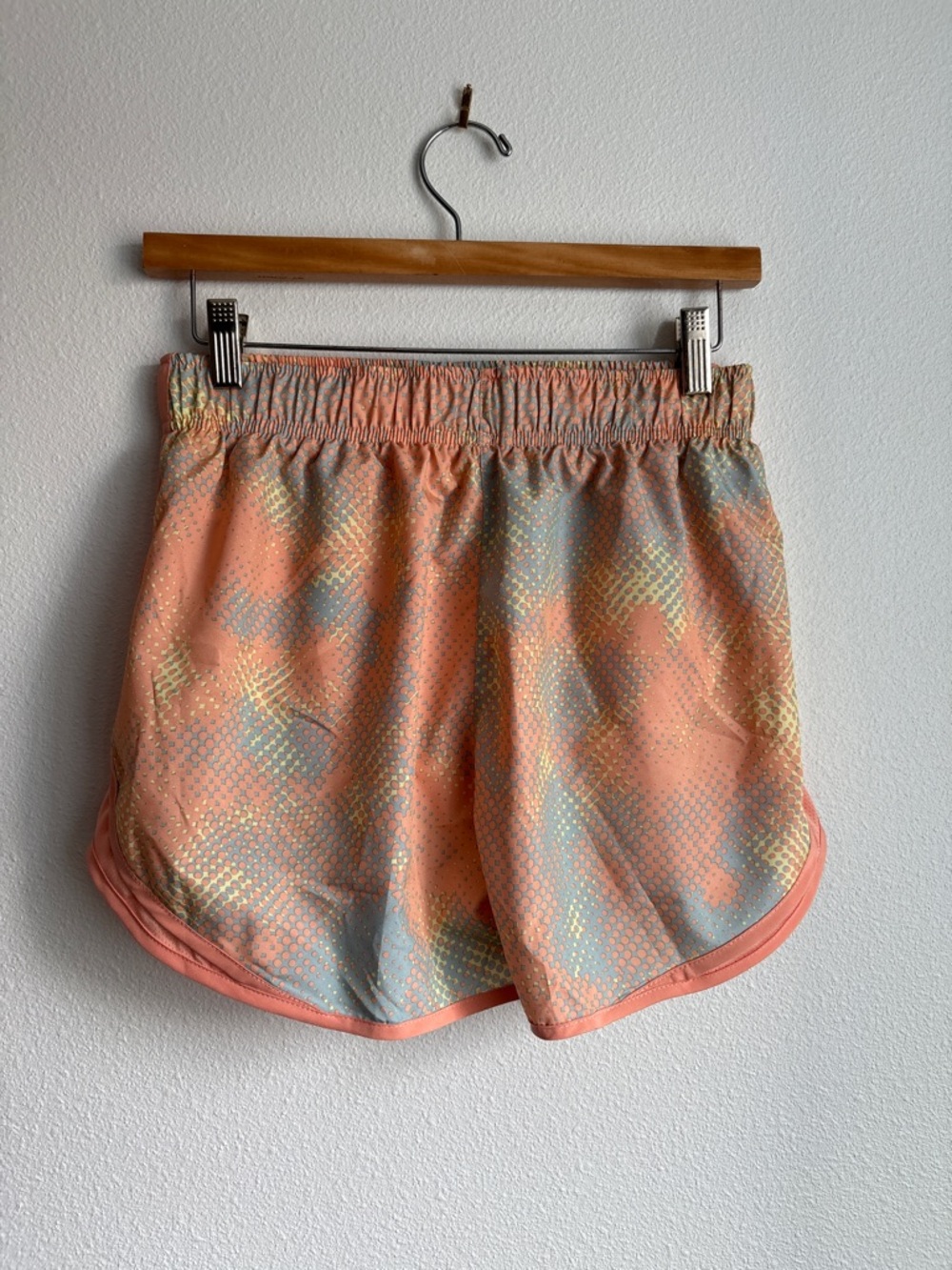 Nike Tempo Dri-FIT Running Shorts Coral Orange Abstract Print Womens S - Picture 2 of 4